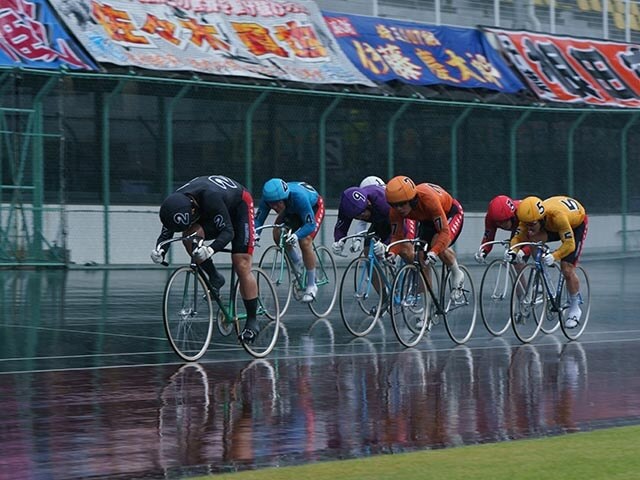 久留米競輪場の雨の日画像