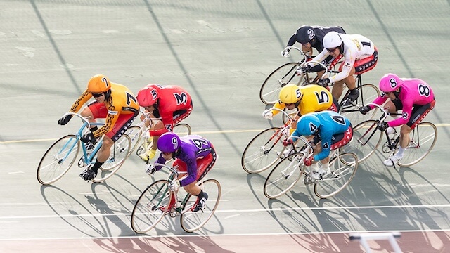 久留米競輪場の捲り選手画像